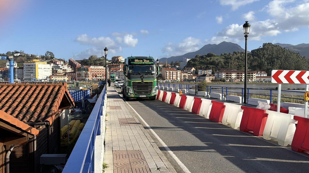 Obras en el puente de Ribadesella.
