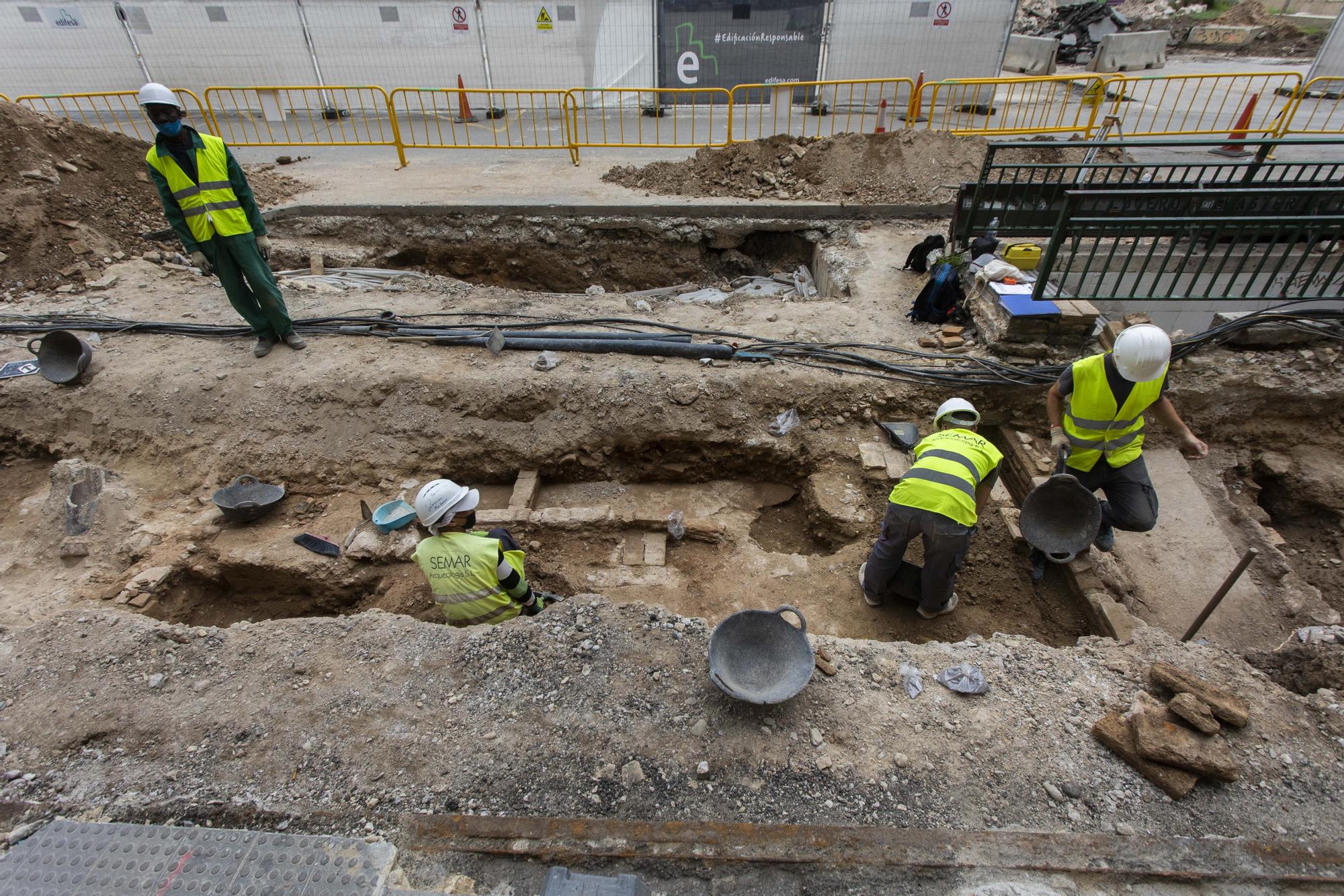 Las obras de la Reina sacan a la luz una posible cuarta muralla de València