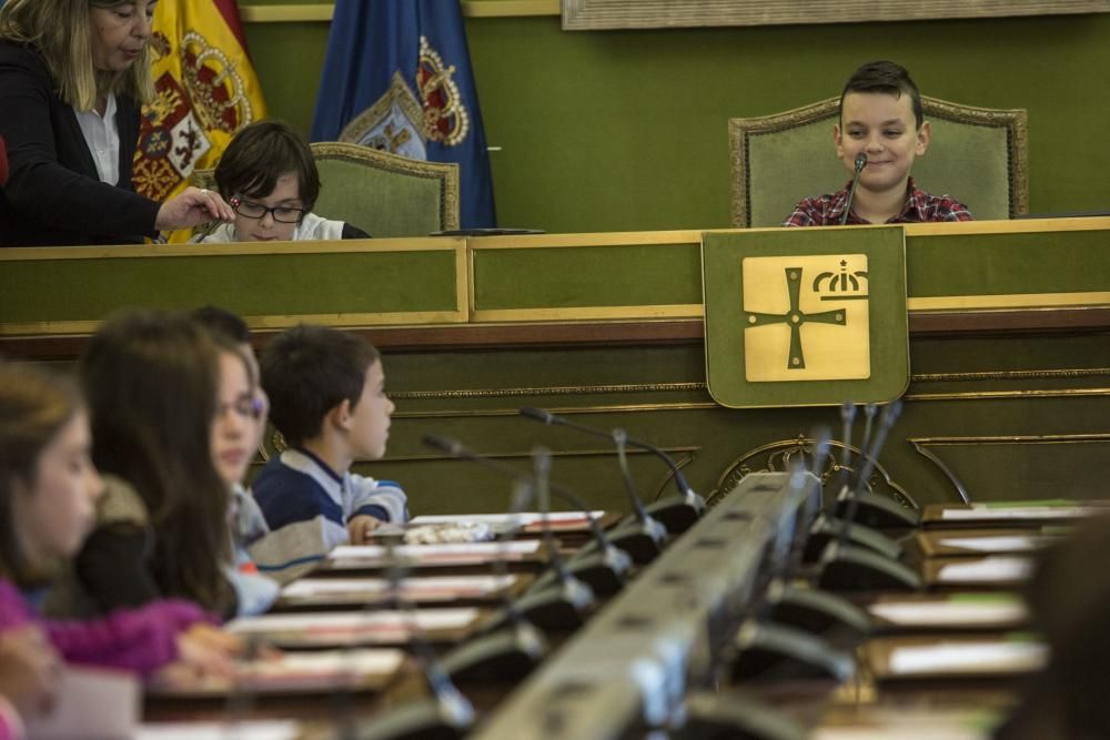 Pleno infantil en el Ayuntamiento de Oviedo