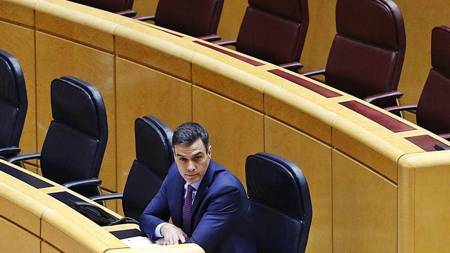 El presidente Pedro Sánchez escucha una intervención durante la sesión de control al Gobierno en el Senado celebrada ayer.