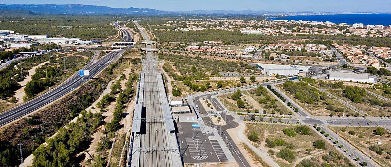 Transportes ve &quot;poco viable&quot; duplicar la vía de Castelló a Tarragona por falta de tráfico