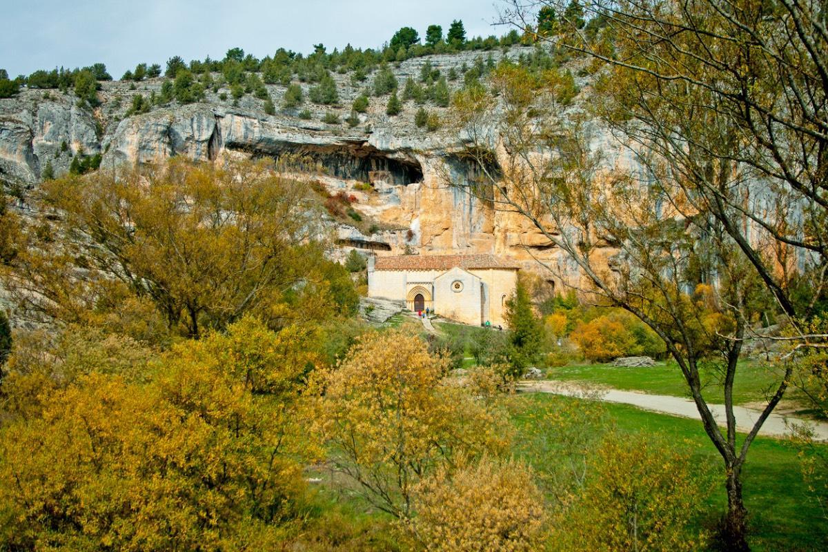 La ermita más bonita de España está en el corazón de un Parque Natural en Soria: los senderistas se convierten en peregrinos en esta ruta