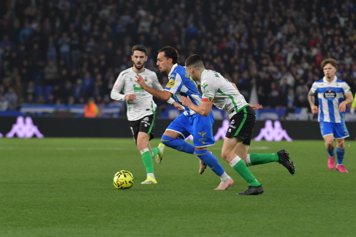 Un Dépor sin fortuna ni puntería cae en Riazor contra el Racing de Santander