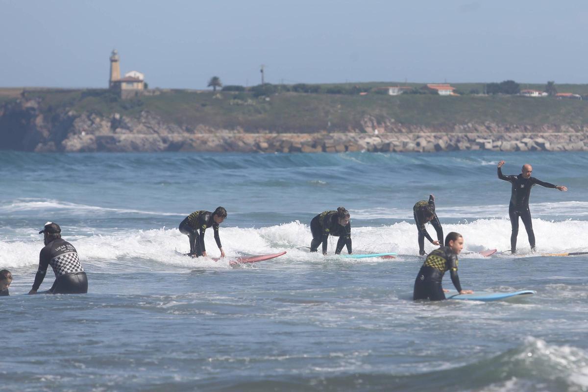 Surfistas en Salinas