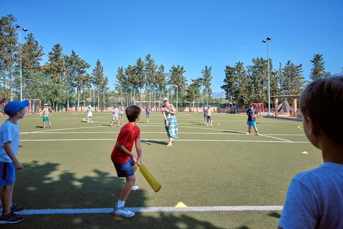 Los niños se divierten en unas instalaciones únicas al aire libre.