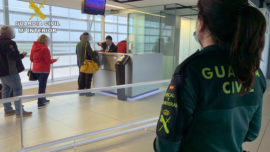 Denuncian la agresión de un turista a tres guardias civiles en el Aeropuerto de Lanzarote