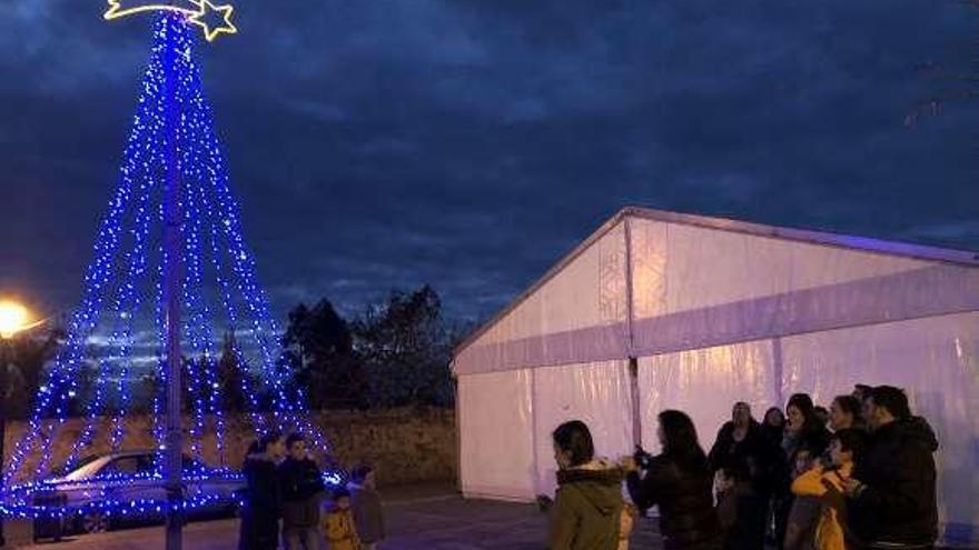 Caravia enciende su Navidad con castañas