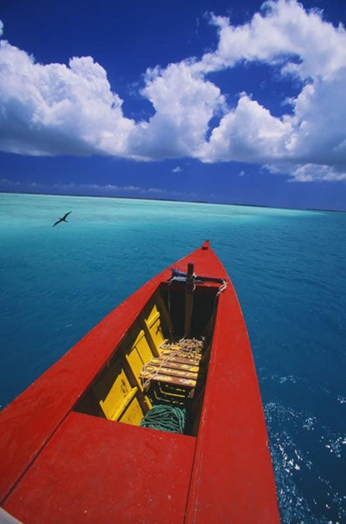 Barco de pesca en Kiribati. Barco de pesca en Kiribati.