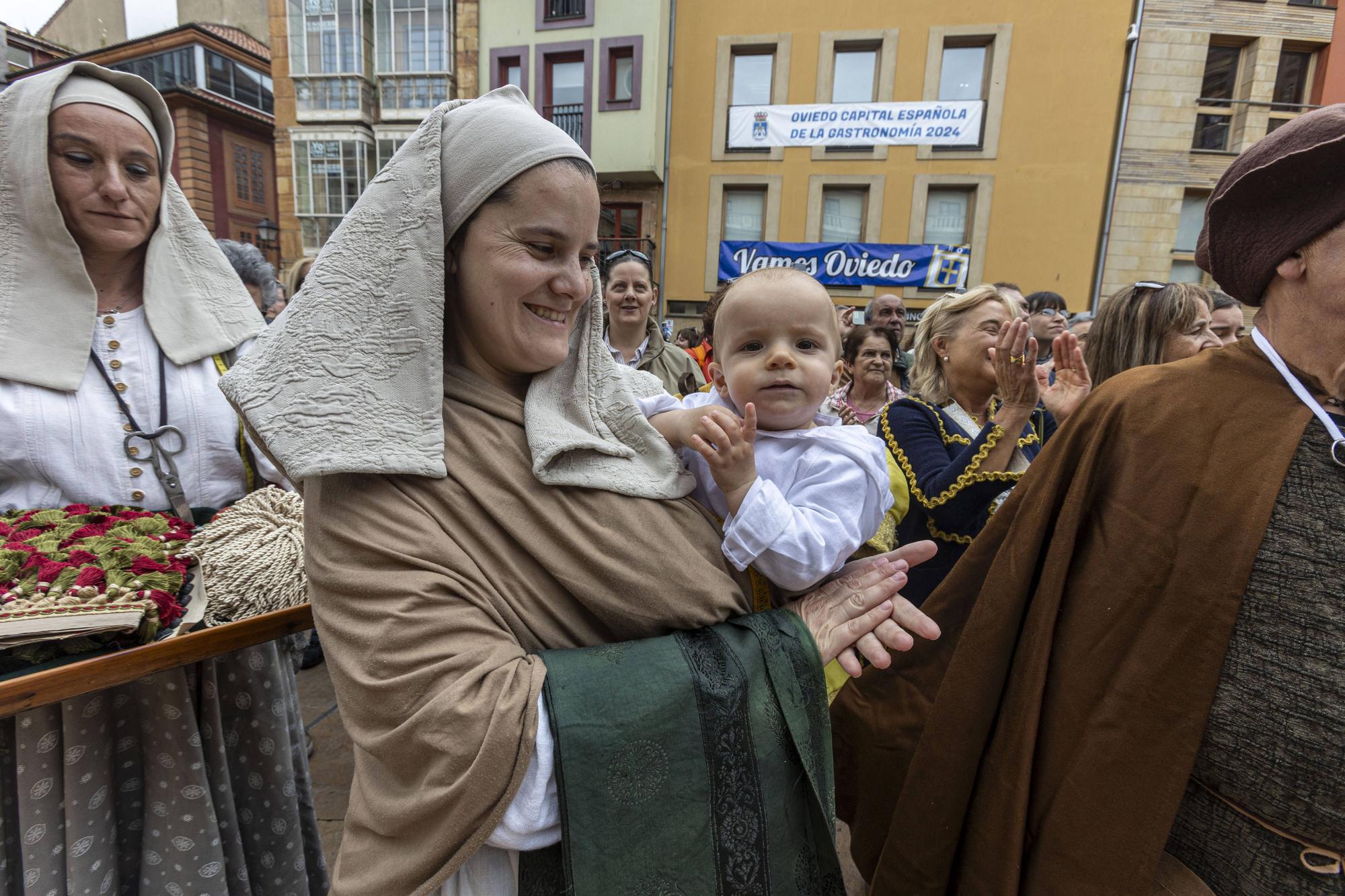 En imágenes | Cabalgata del Heraldo por las calles de Oviedo