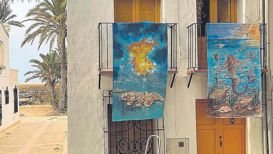 Exposición de pintura al aire libre en la isla de Tabarca.