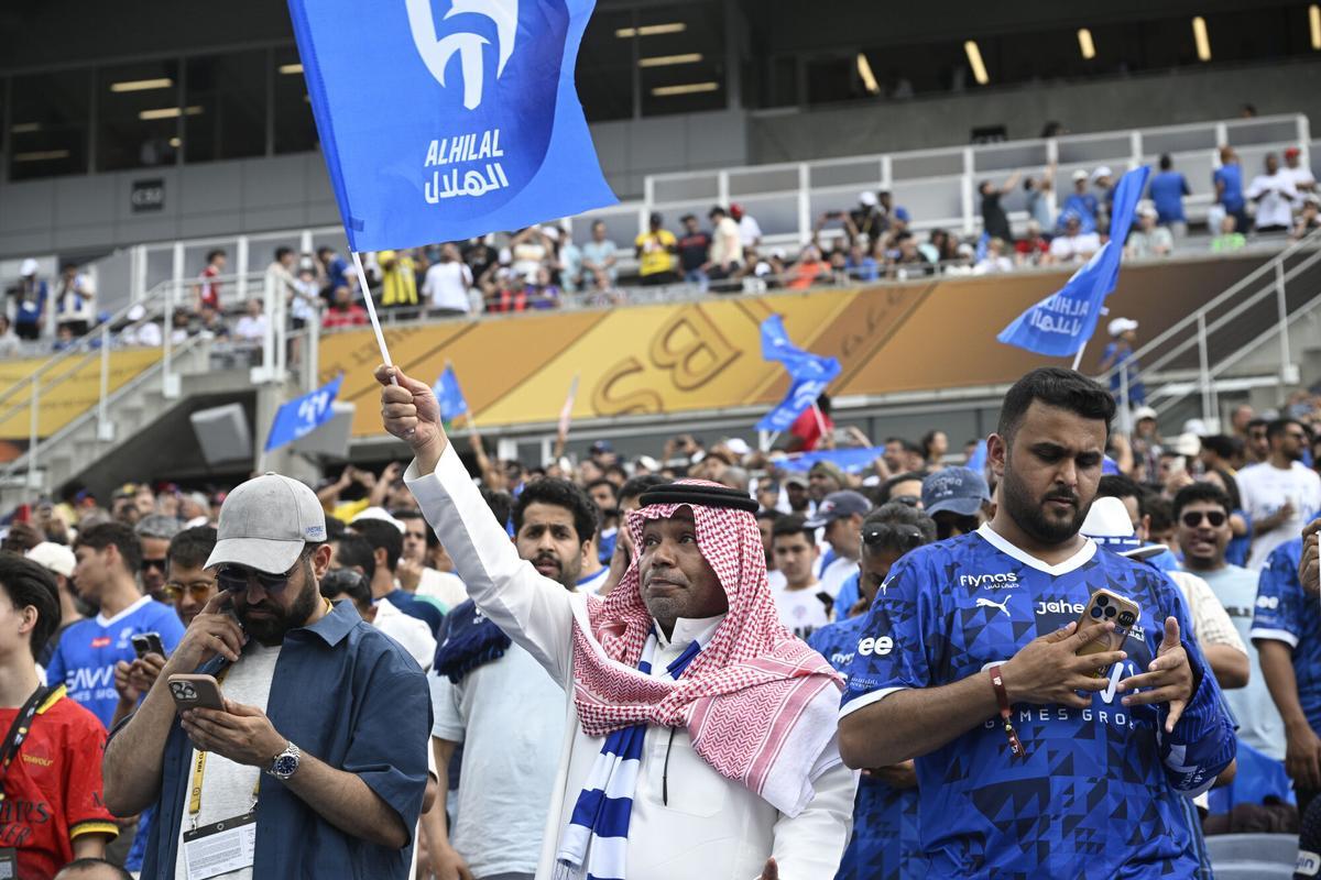 Aficionados de Al Hilal durante el partido contra el Fluminense en el Mundial de Clubes.