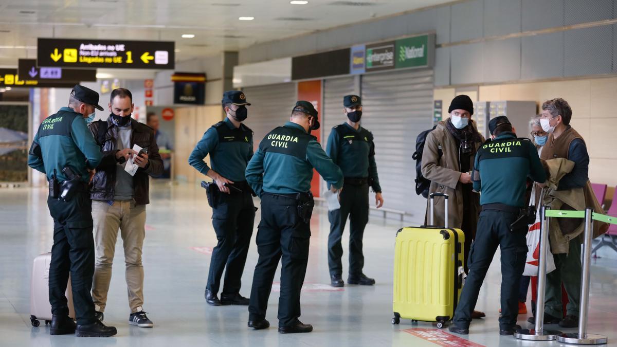 Control en el aeropuerto de Ibiza durante la pandemia.