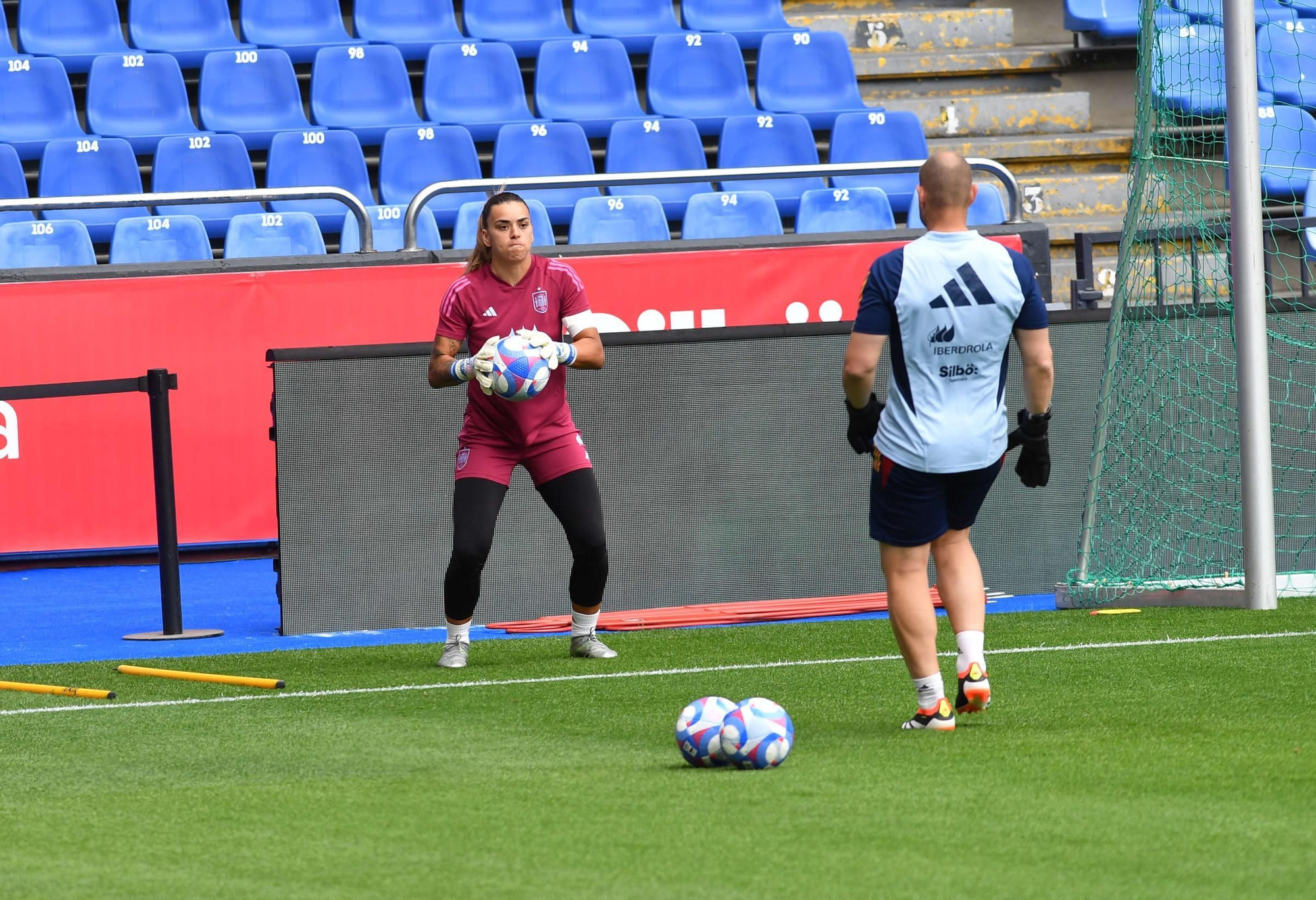 Entrenamiento de la selección femenina de fútbol en Riazor