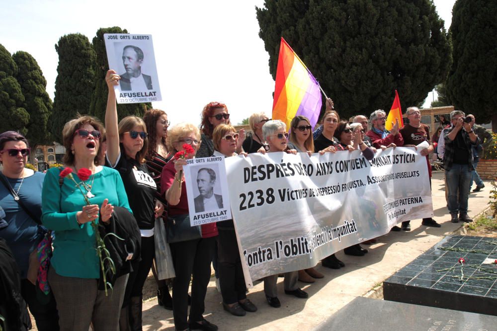 Homenaje a los fusilados en el cementerio de Paterna