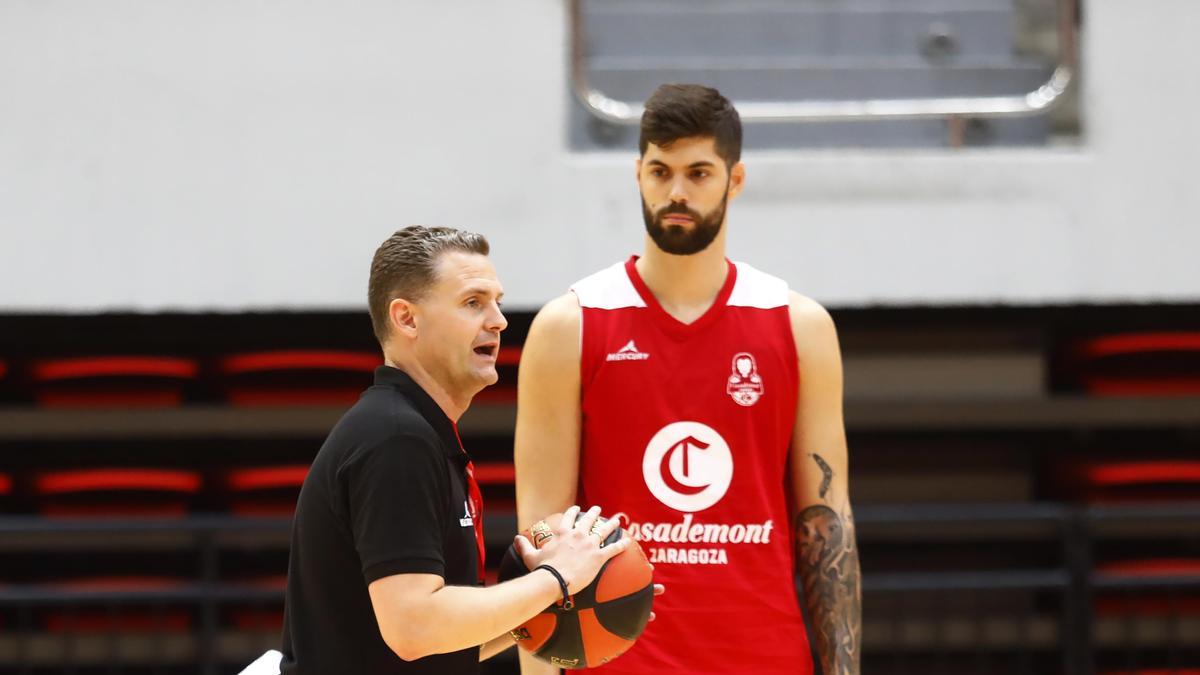 Santi Yusta y Martin Schiller en un entrenamiento del Casademont Zaragoza