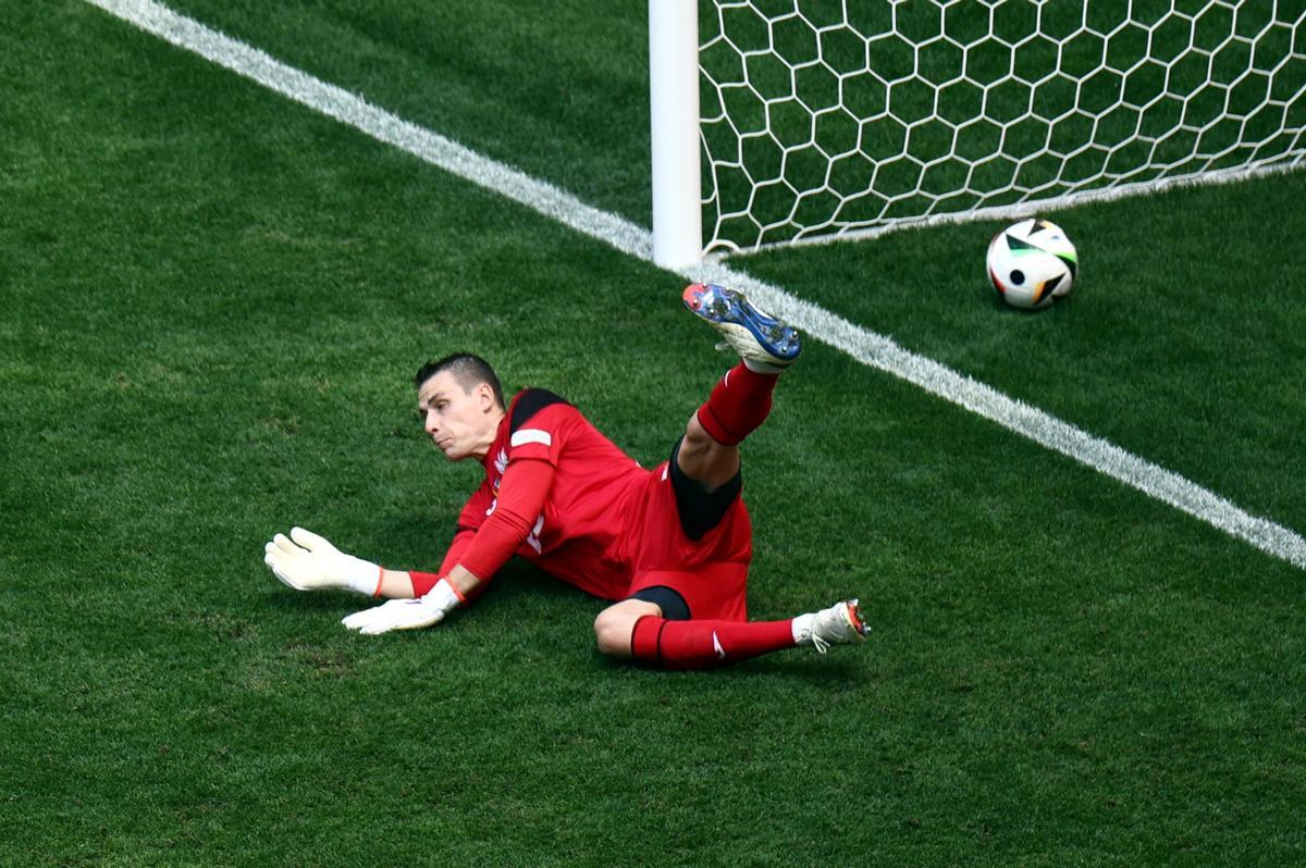 Andriy Lunin firmó un debut horrible con Ucrania en la Eurocopa