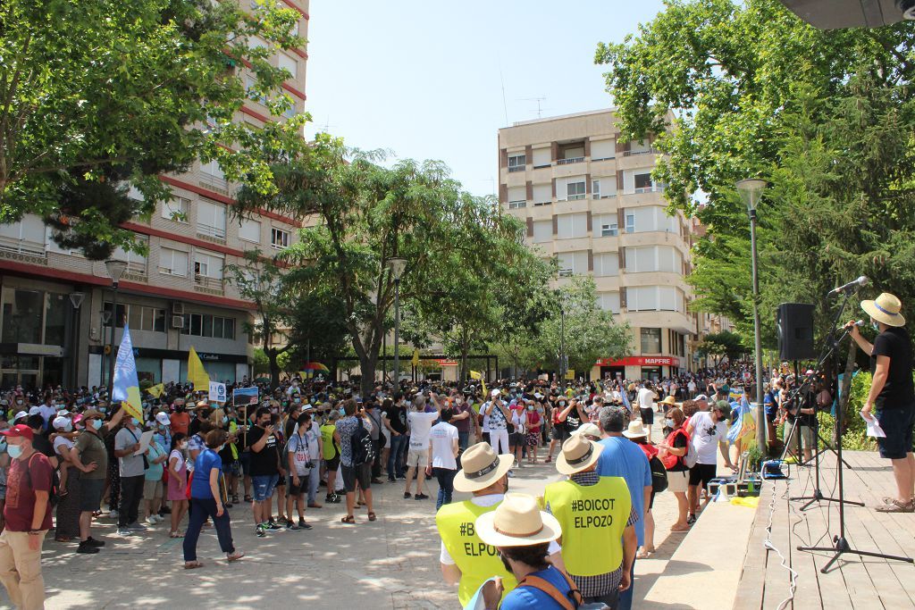 Miles de personas se manifiestan en Yecla contra un proyecto de macrogranja de cerdos