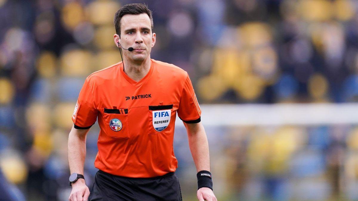 Erik Lambrechts, árbitro del Barça - Young Boys