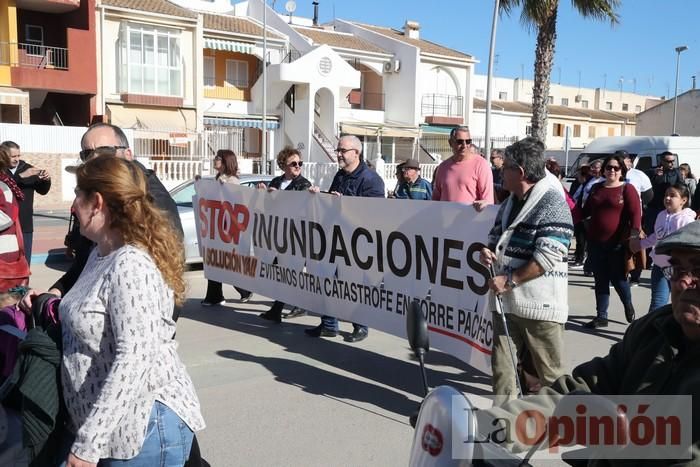 Los Alcázares se echa a la calle para exigir soluciones a las inundaciones