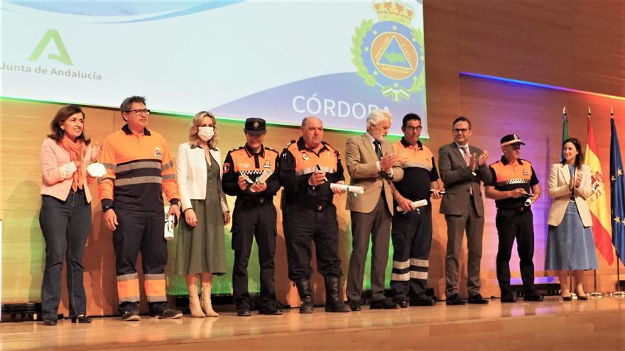 La Junta de Andalucía entrega la Medalla al Mérito de Protección Civil a las Agrupaciones Locales del Voluntariado de Córdoba