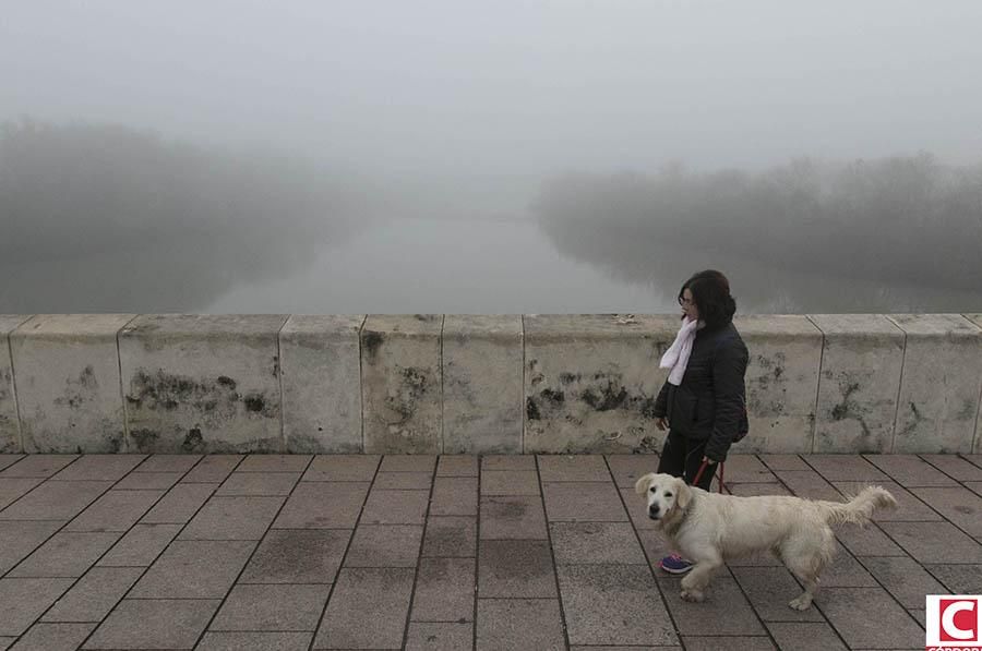 El amanecer de Córdoba bajo la niebla.