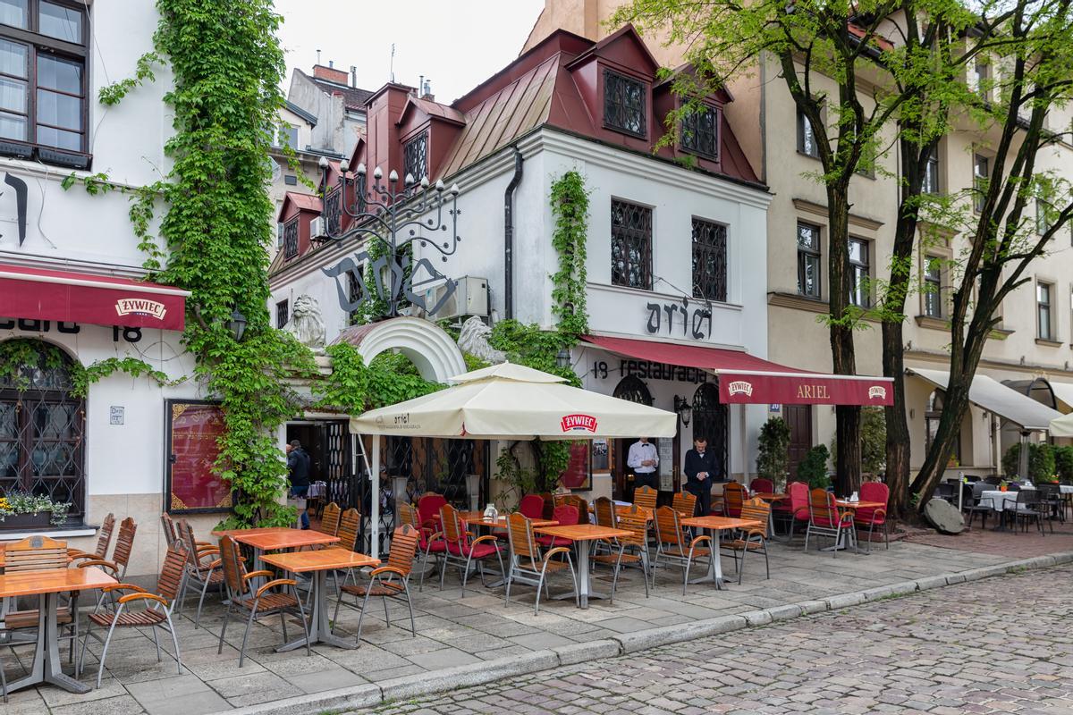 Terrazas en el barrio judío Kazimierz en Cracovia