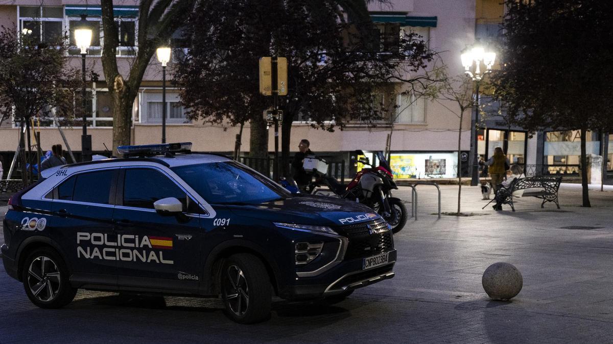 Vehículo de la Policía Nacional de Cáceres.
