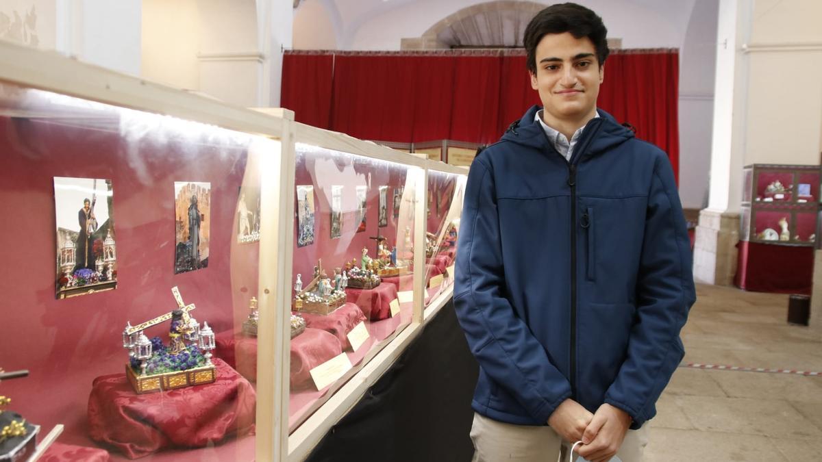 Ignacio Fraile, el joven cacereño que ha elaborado las maquetas.