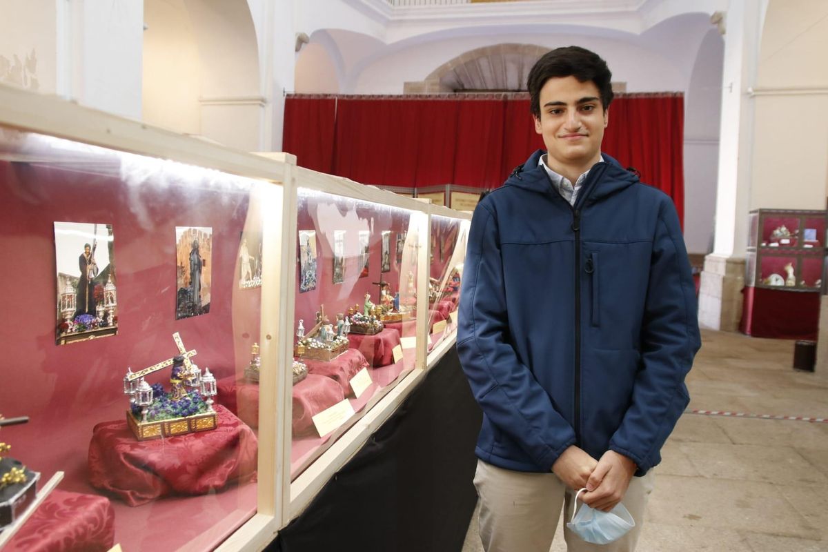 Ignacio Fraile, el joven cacereño que ha elaborado las maquetas.