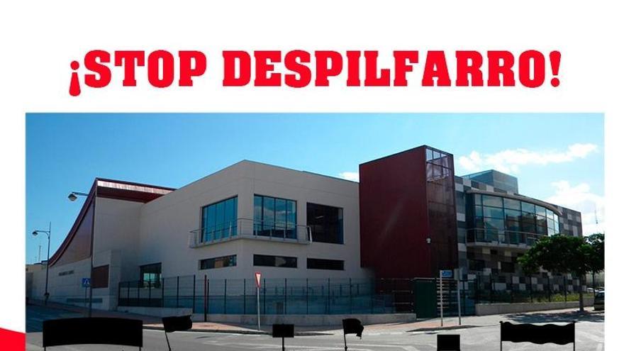 EU organiza una protesta por el despilfarro que supone tener la piscina cerrada