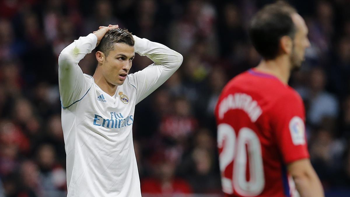 zentauroepp40999442 real madrid s cristiano ronaldo reacts during a spanish la l171119000507