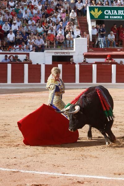 Toros en San Pedro: Cayetano, por la puerta grande