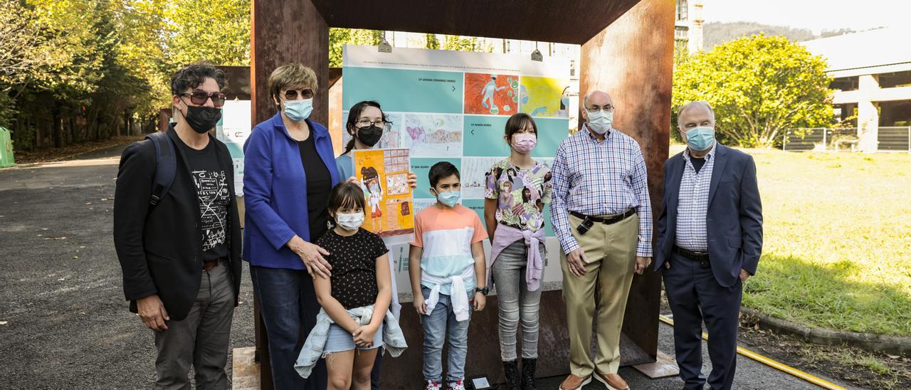 Los superhéroes de los escolares asturianos llevan bata blanca y crearon la vacuna del covid: "Gracias por salvar el mundo"