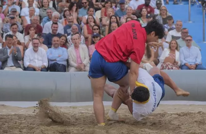 Lucha Canaria y Coreana en Las Canteras