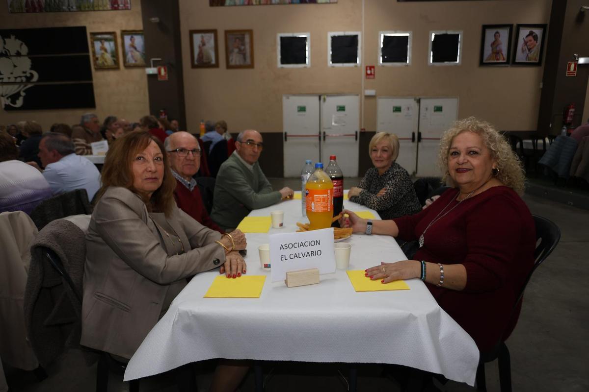 Fotogalería I Burriana celebra berenar i ball a la Llar Fallera per a la gent gran Fotogalería I Burriana celebra berenar i ball a la Llar Fallera per a la gent gran