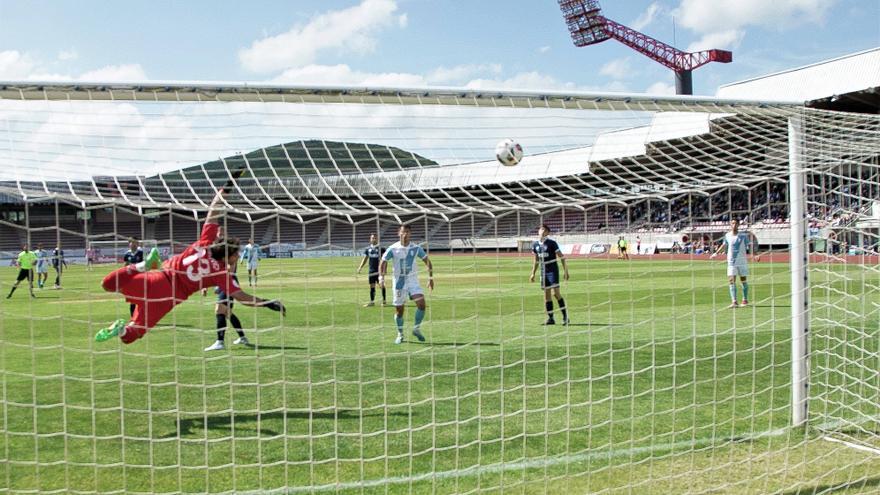 Licencia para soñar con el ascenso: el Compos empata y estará en el &quot;play-off&quot;