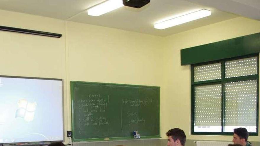 Alumnos de un instituto de la provincia, durante una clase.
