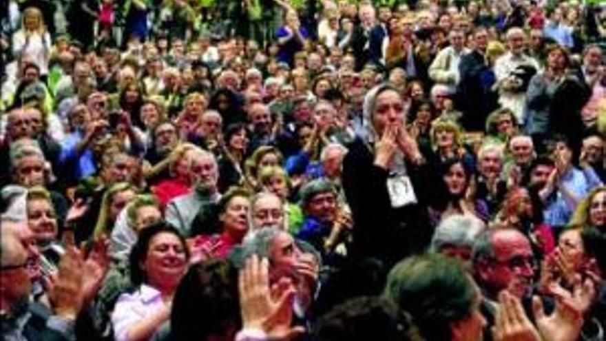 El acto de apoyo a Garzón deriva en una proclama antifascista