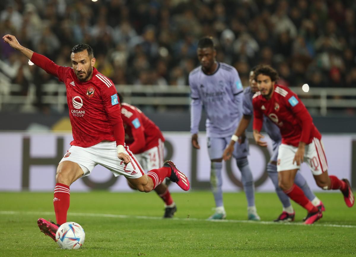 Rabat (Morocco), 08/02/2023.- Al Ahly’s Ali Maaloul scores the 1-2 goal from the penalty spot during the FIFA Club World Cup semi final match between Al Ahly FC and Real Madrid in Rabat, Morocco, 08 February 2023. (Mundial de Fútbol, Marruecos) EFE/EPA/Mohamed Messara