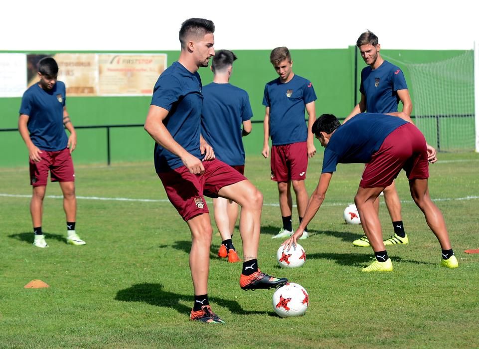 El Pontevedra prepara el derbi ante el Celta B