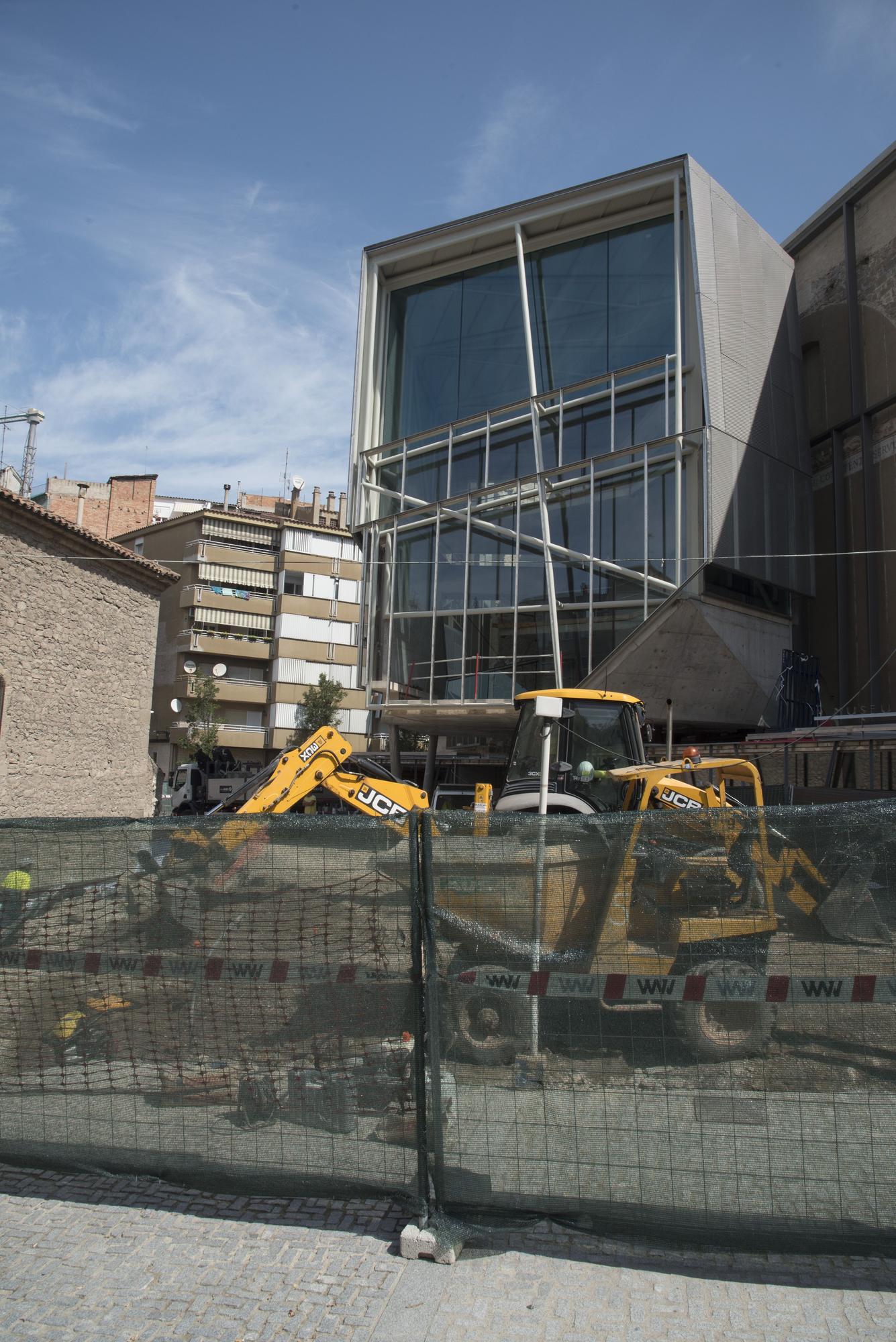 Inici de les obres per crear la gran plaça de Sant Ignasi i del Museu de Manresa