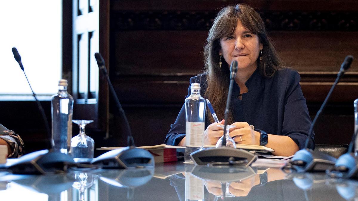 Laura Borràs preside hoy la mesa del Parlament, donde decidirán su futuro como Presidenta del Parlament