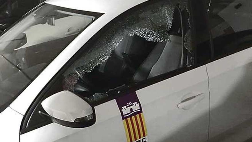 Uno de los taxis desvalijados recientemente en Palma.