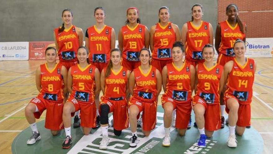 Ainhoa (dorsal 6) junto a sus compañeras.