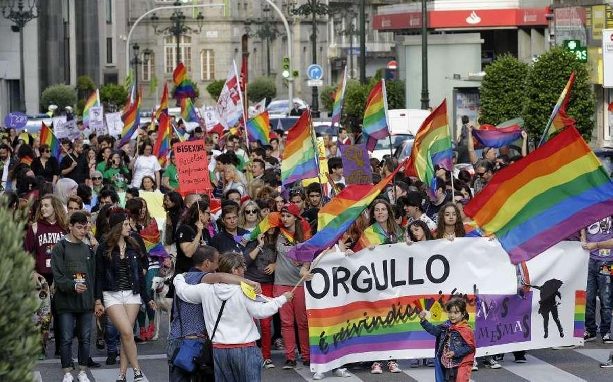 Medio millar de personas se suman al Orgullo Gay de Vigo