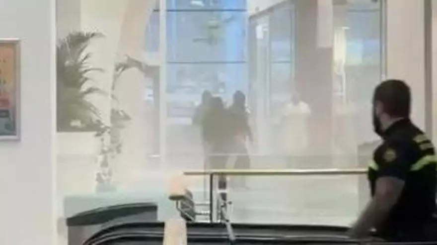 La huida de los atracadores tras el asalto a una joyería en El Mirador