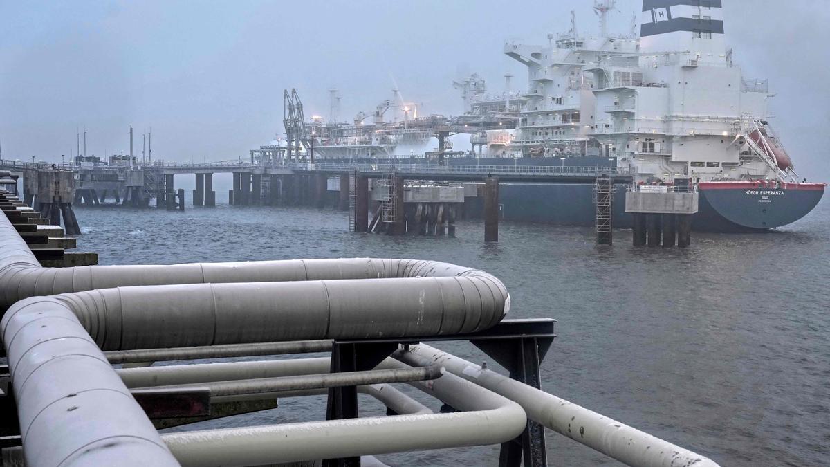 Ceremonia de apertura de la terminal de gas natural licuado (GNL) Uniper en Jade Bight en Wilhelmshaven, norte de Alemania.