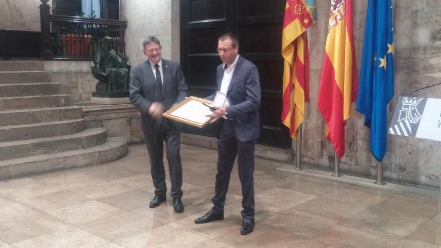 Los voluntarios contra incendios de Alcoy reciben la Medalla al Mérito de Protección Civil
