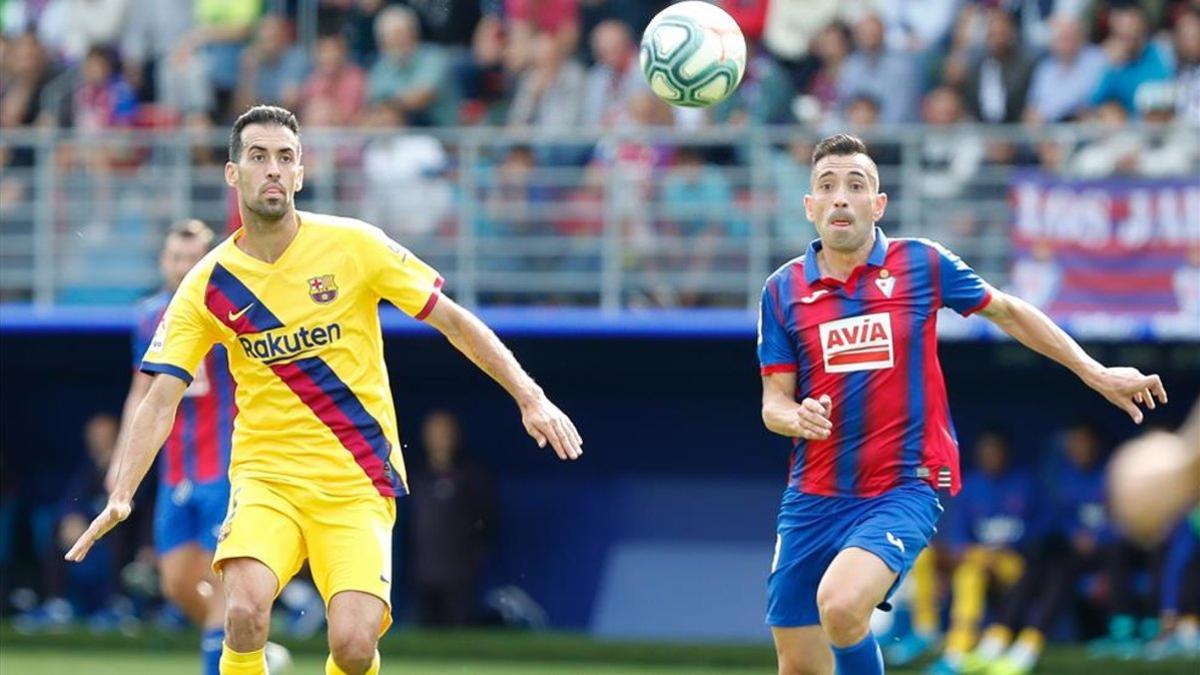 Sergio Busquets, ante el Eibar