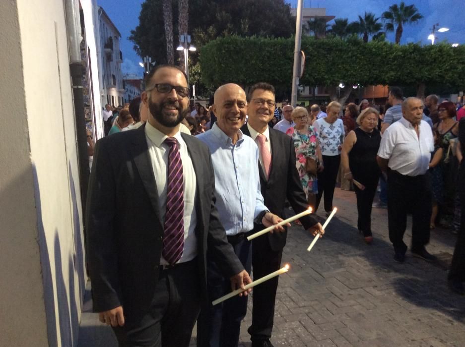 Participantes en la procesión.